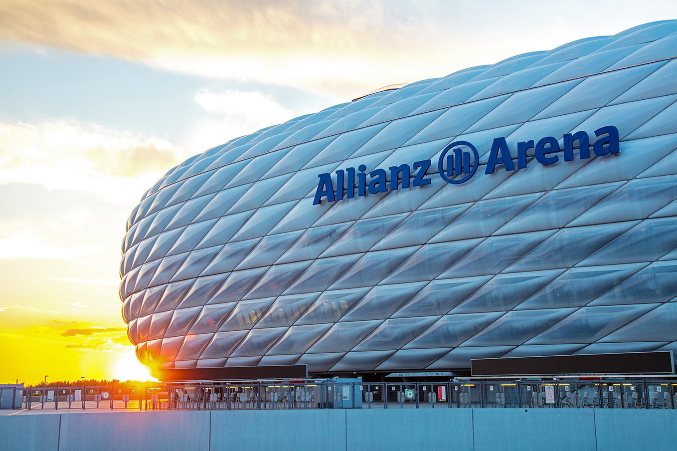Munich City Bus Tour & FC Bayern Munich Football Arena Tour MZuzDJ05-backdrop