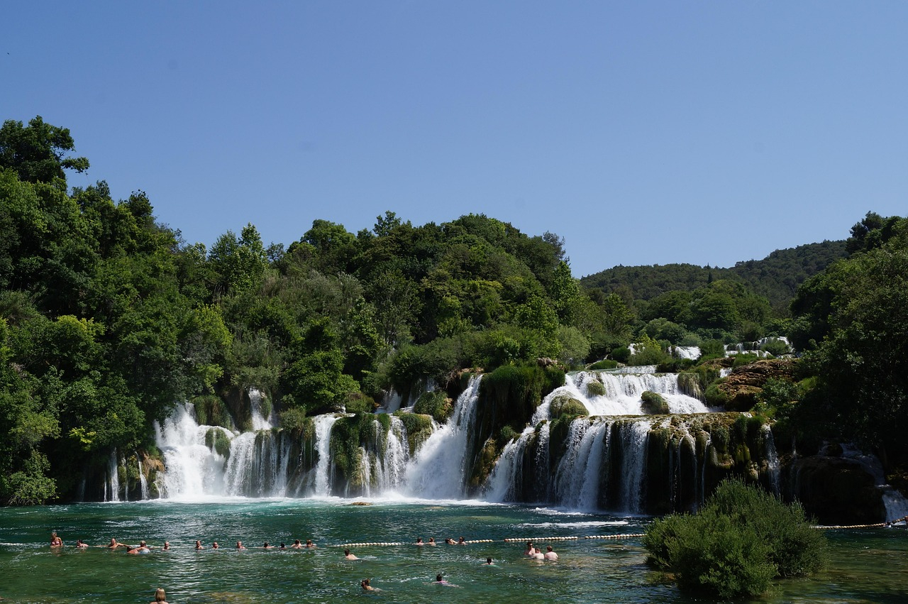 Krka Waterfalls, Lake Cruise & Skradin Old Town thCNBIW5