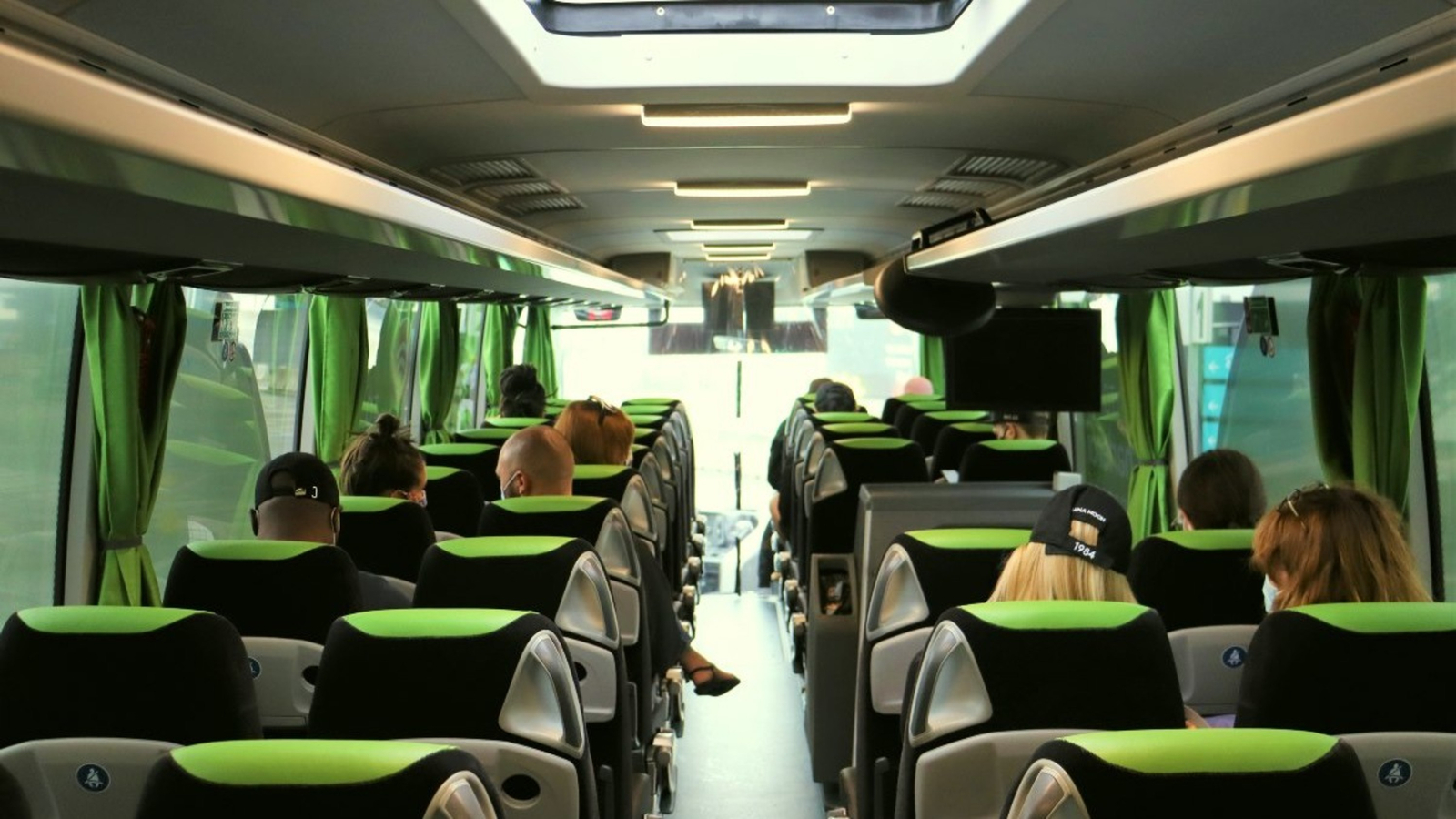 Tiket Stansted Airport Liverpool Street shared bus transfers by