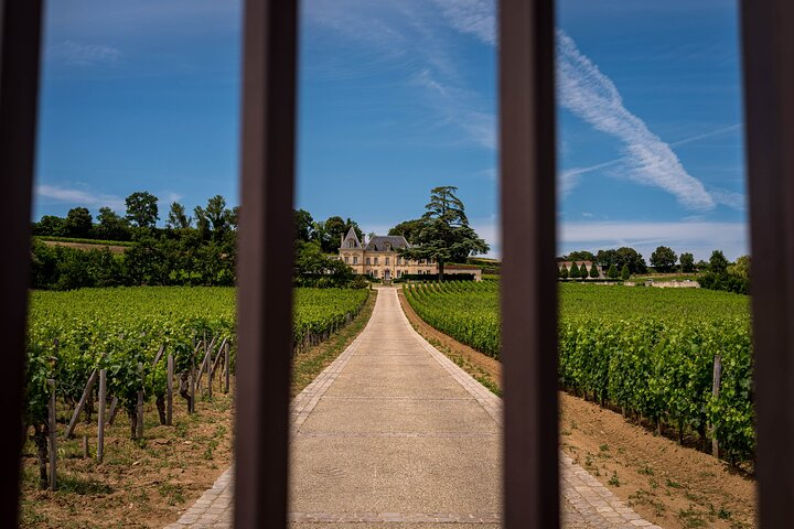 Tiket Saint Emilion Wine Tour by E-Bike- Bordeaux Pick up and drop off ...