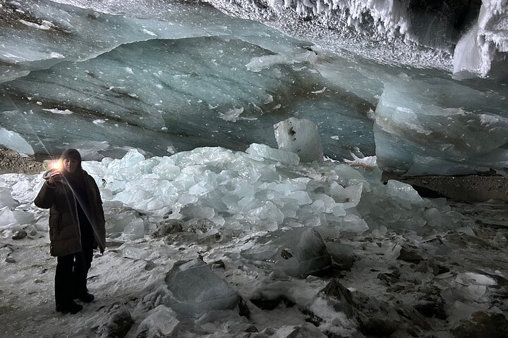 Tiket Snowshoe Hike to Castner Glacier Ice Cave Harga Promo - tiket.com