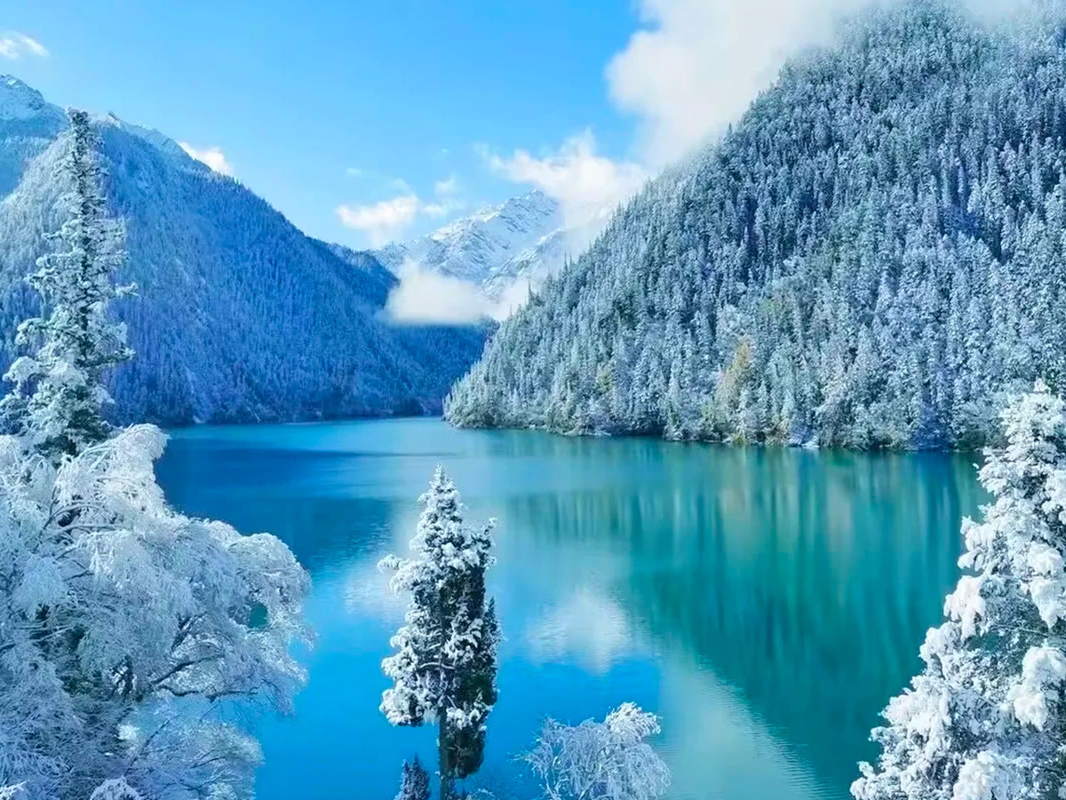 Get Ticket Jiuzhaigou One-Day Tour|Optional High-Speed Rail Round Trip  Promo Prices - tiket.com