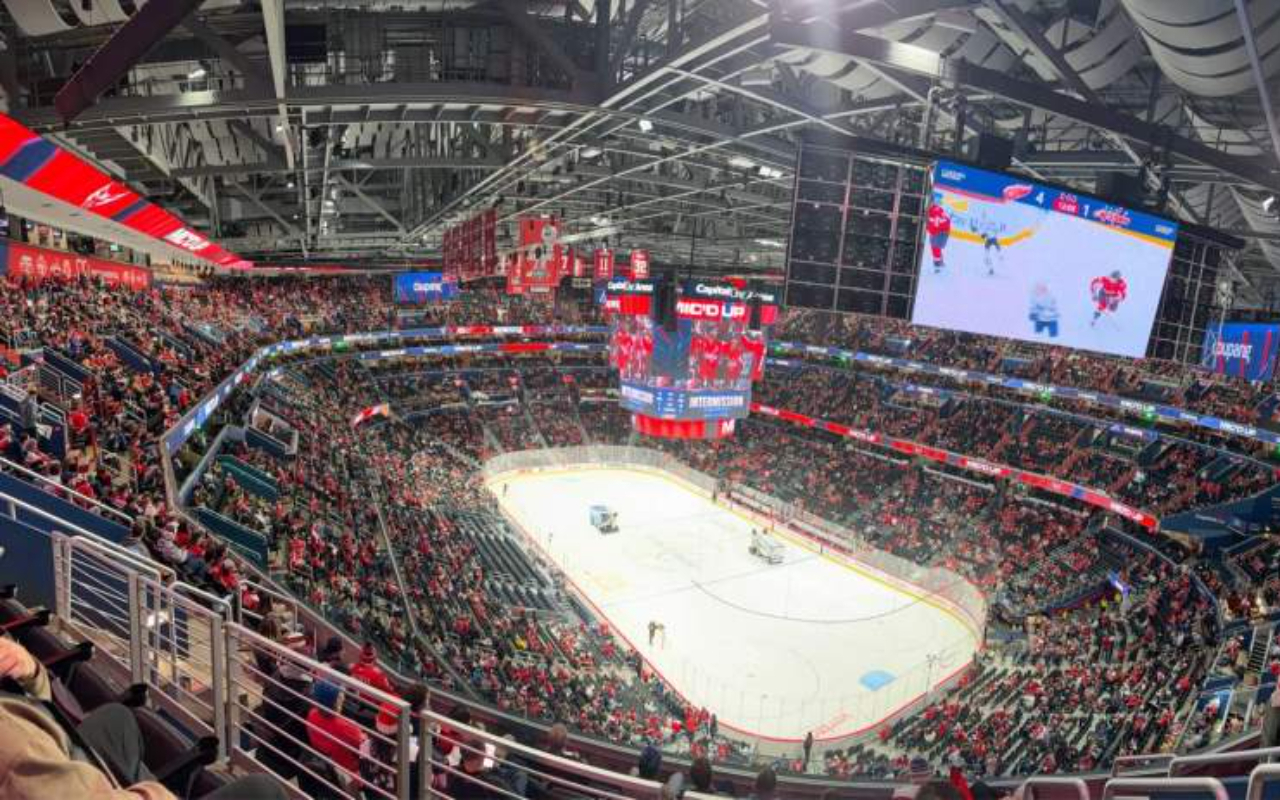 Tiket Washington Capitals Ice Hockey Game at Capital One Arena Harga ...