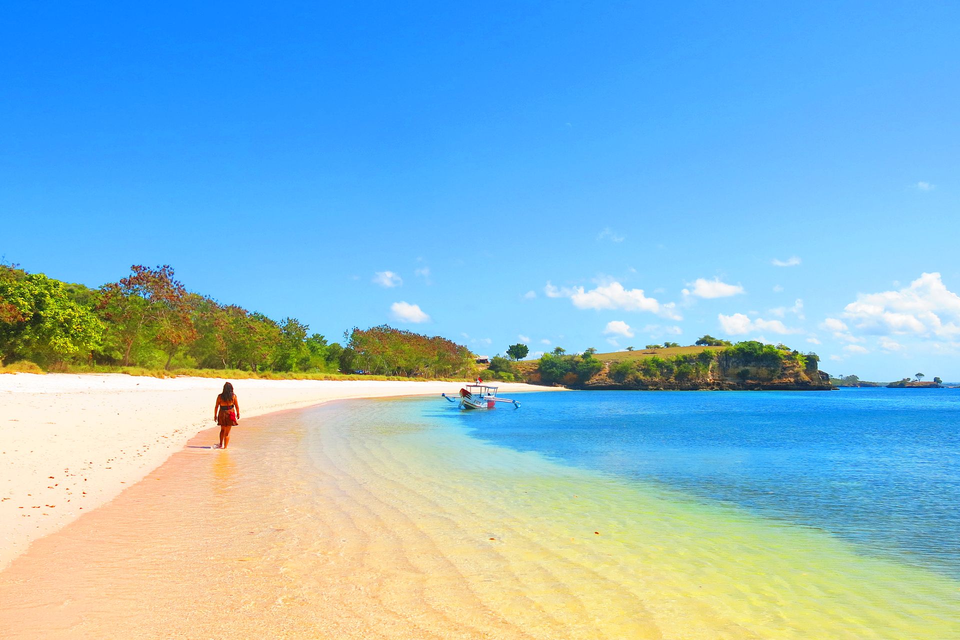 Beli Paket Tur Pink Beach Lombok Promo Januari 2023