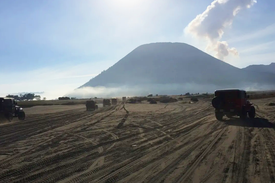 Mount Bromo Sunrise Tour from Surabaya or Malang B1rC59V4