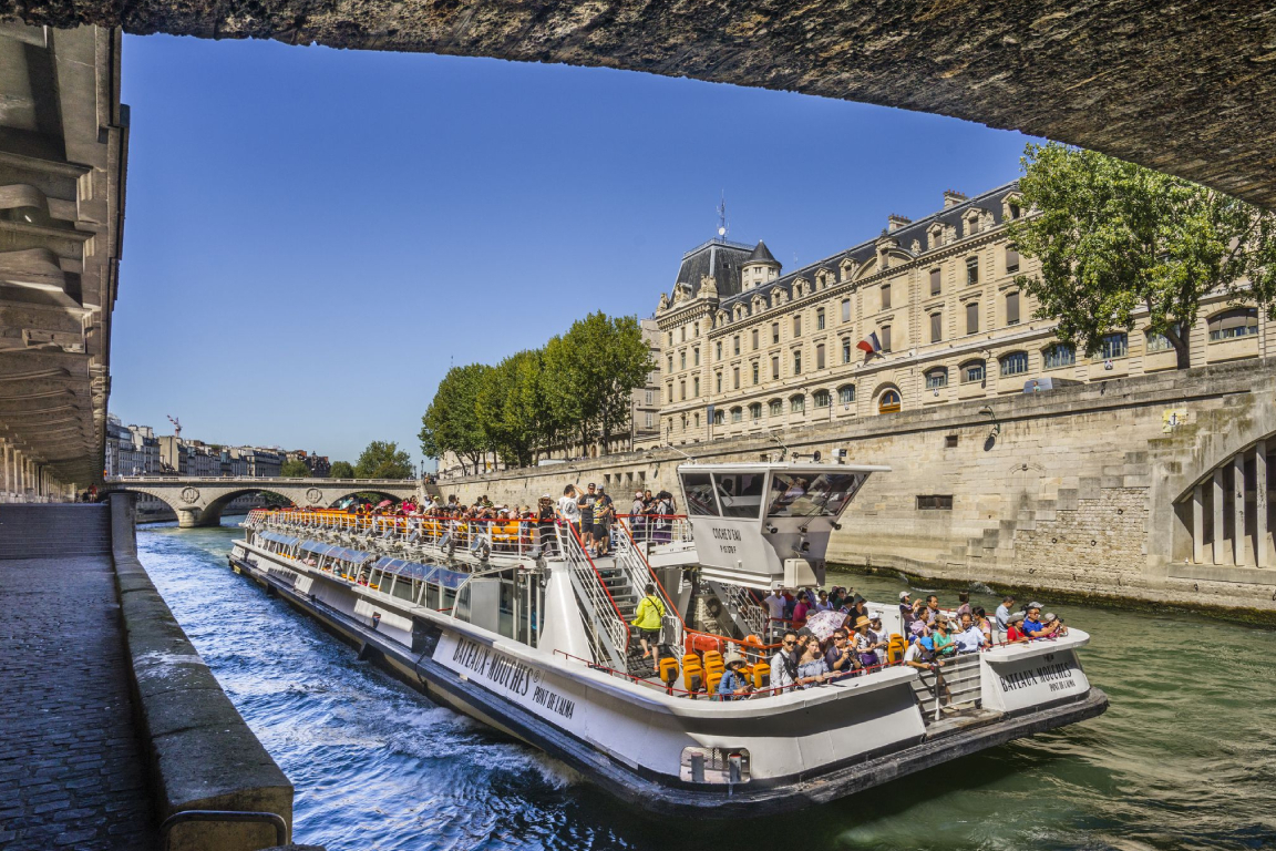 Seine River Sightseeing Cruise and Combo Experience in Paris MOITb42T