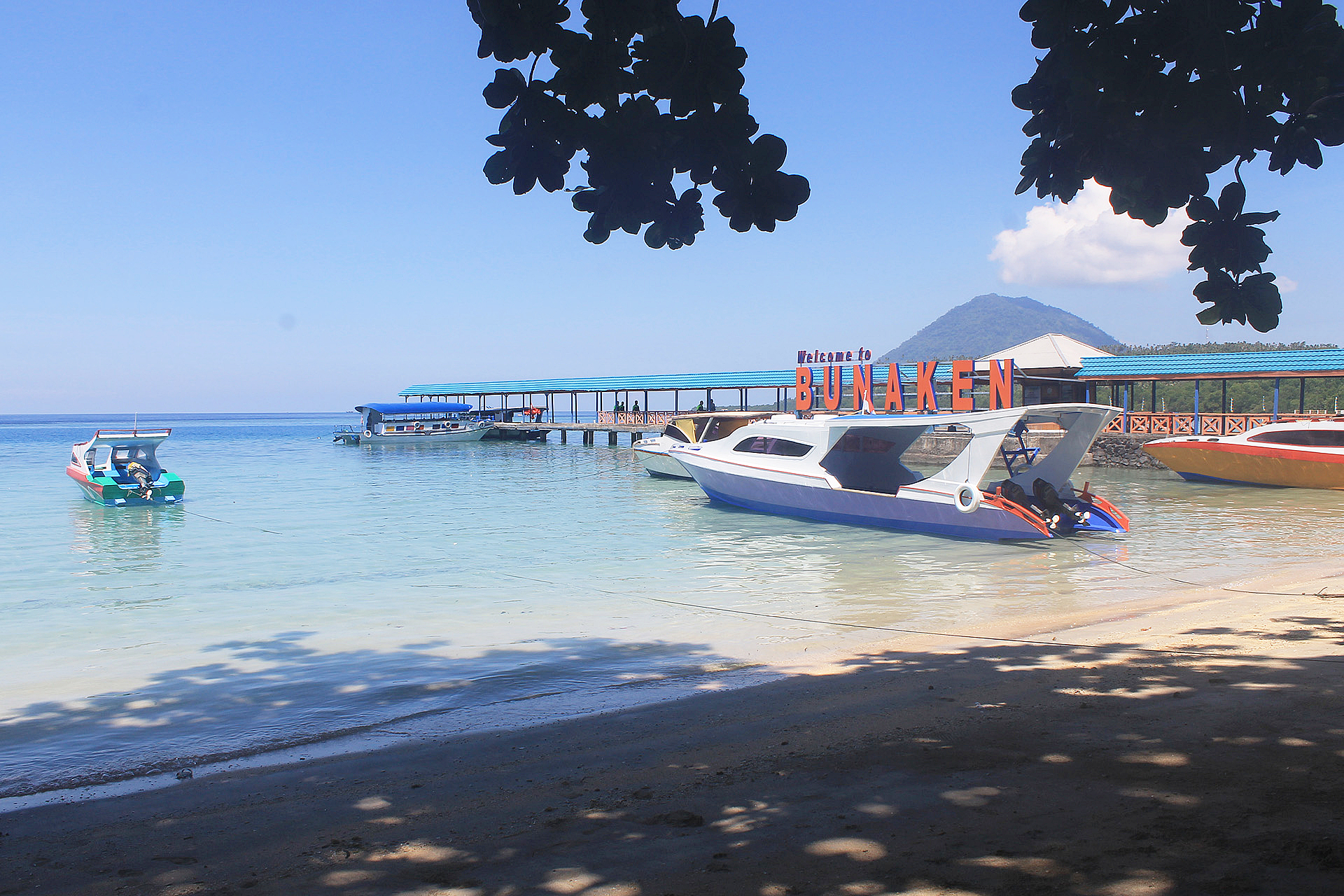 Bunaken - Siladen Snorkelling by Adventurindo Tour bEgHVfcd