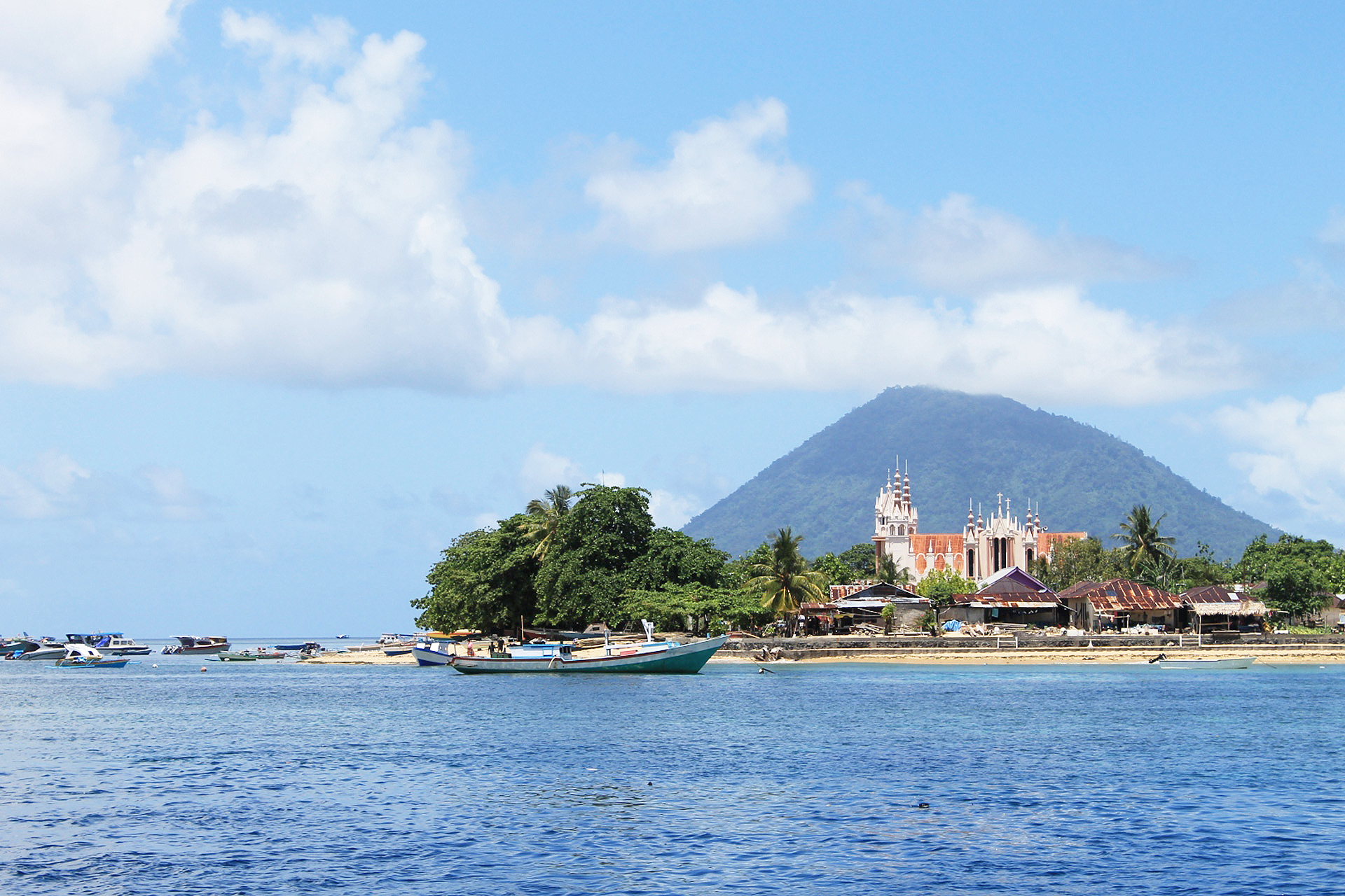 Bunaken - Siladen Snorkelling by Adventurindo Tour cjVqreEQ