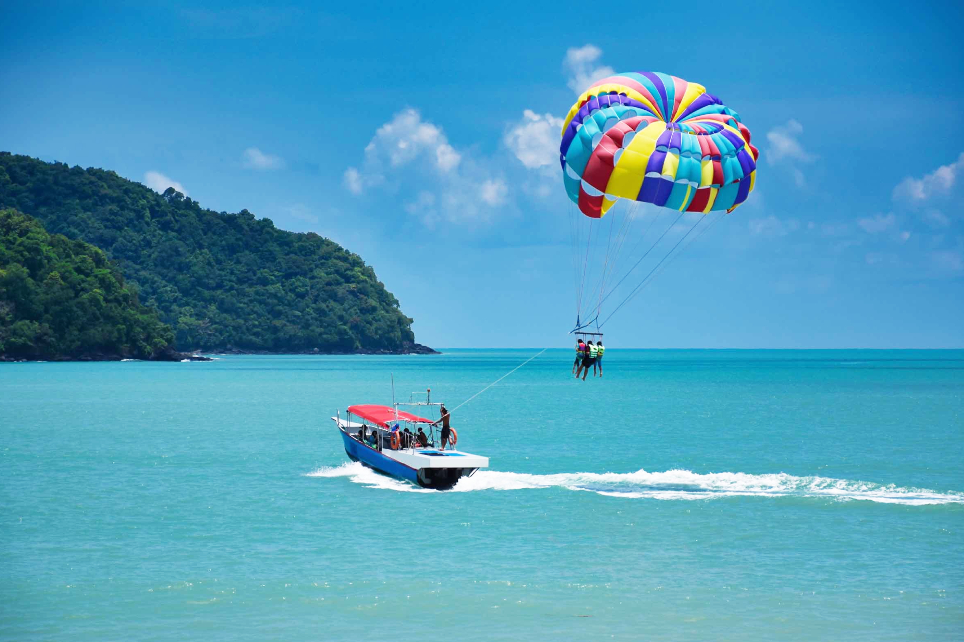 Water Activities at Cenang Beach in Langkawi PL5z9d7e