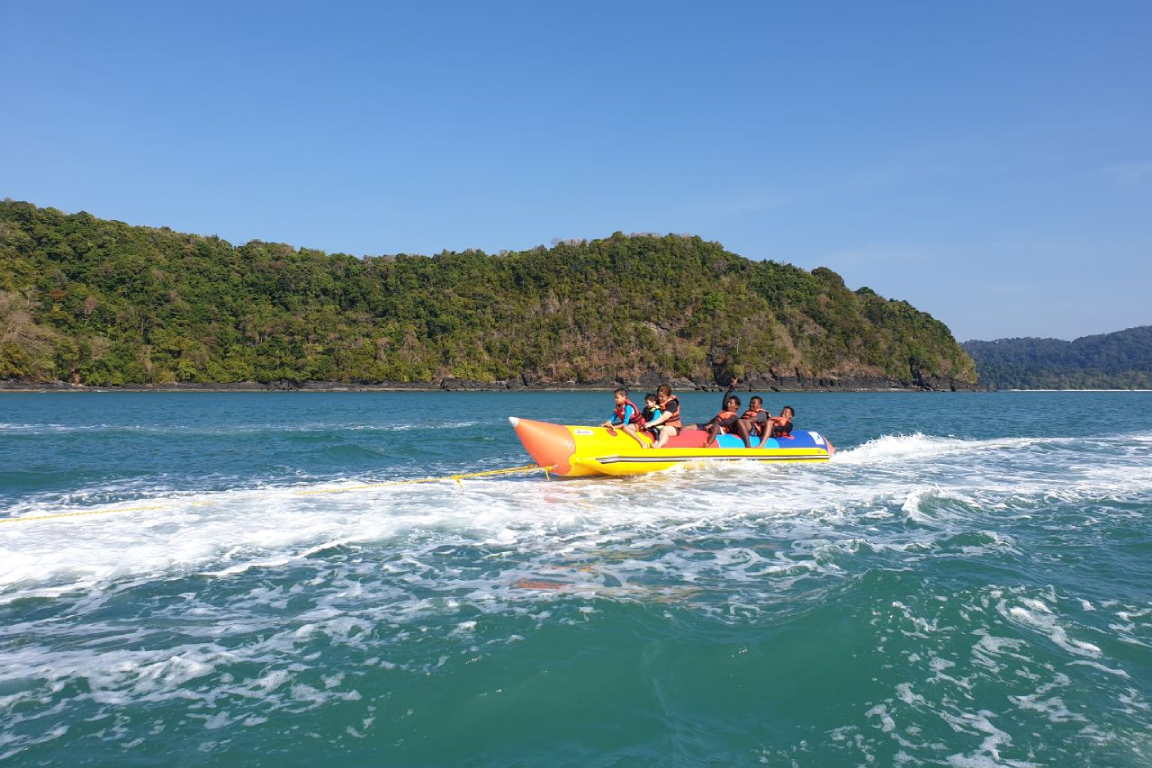 Water Activities at Cenang Beach in Langkawi t0e6iVdd-backdrop