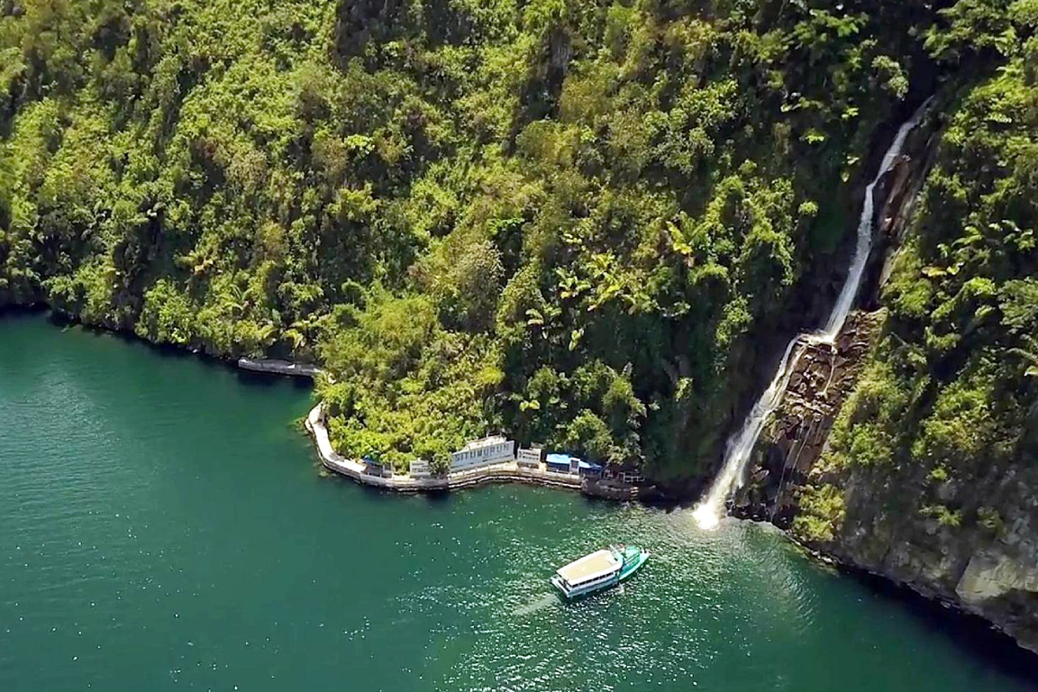 Lake Toba Explore from Parapat by Boat by Go Adventure KnhRPuel