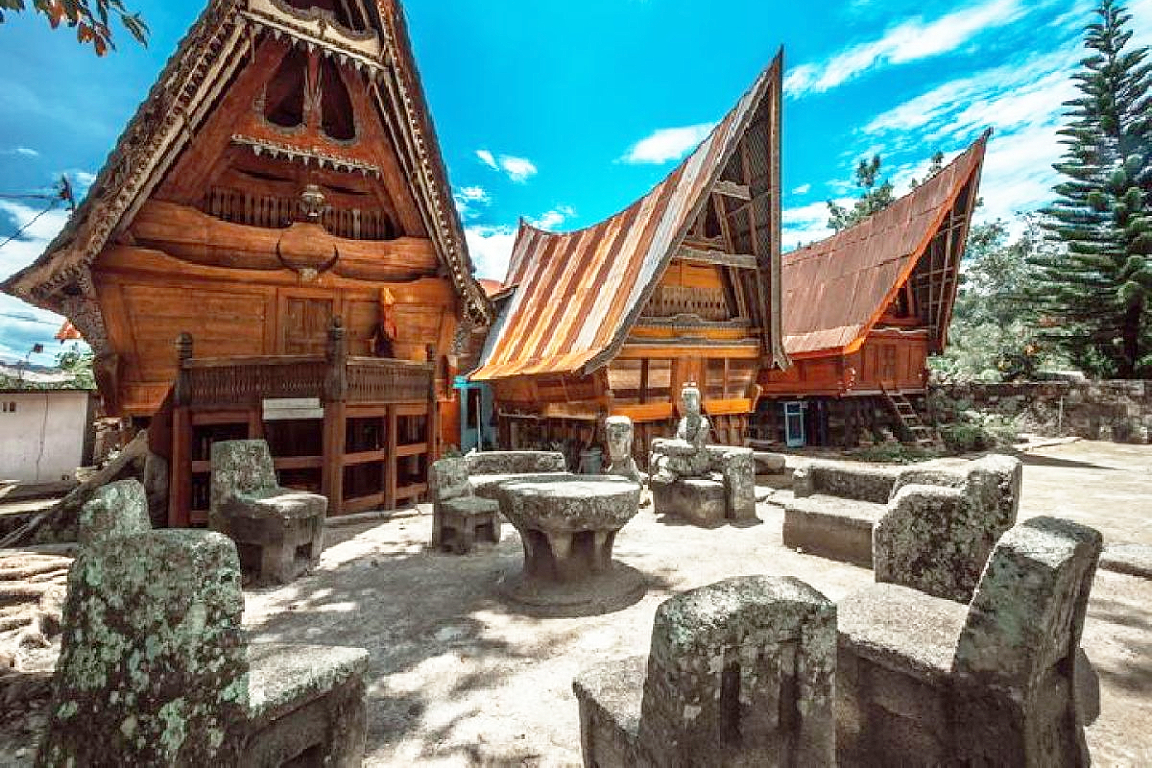Samosir Explore Program E Land Tour (Tuk Tuk - Ambarita - Simanindo - Lumban Suhi Suhi - Batu Hoda - Tomok) No Meals by Go Adventure T4YVLdyK