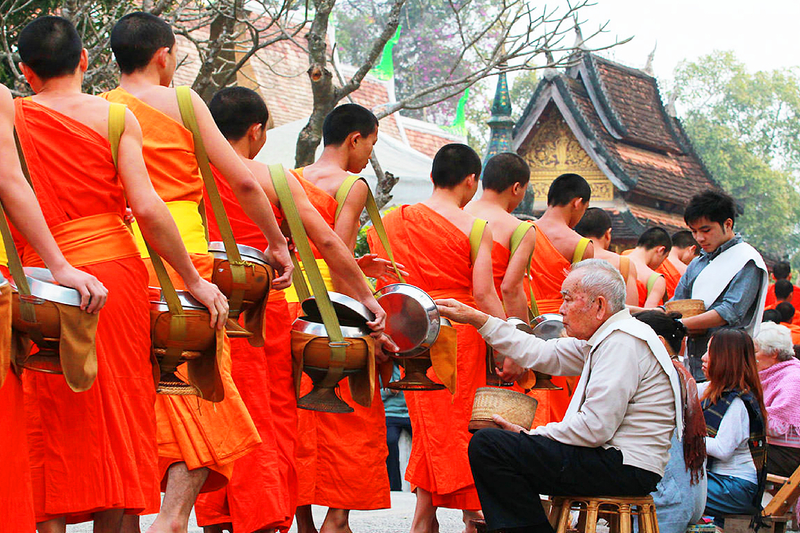 Morning Alms Giving Experience Ywuir6g6