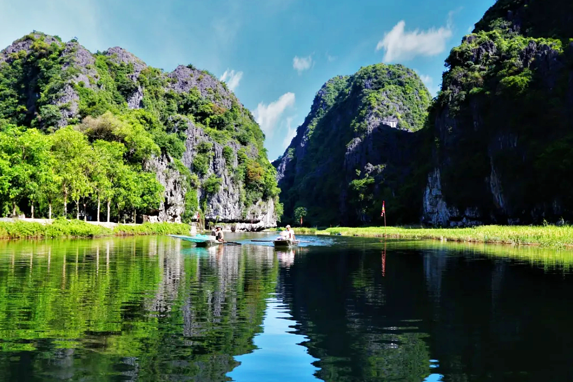 From Ninh Binh: Optional Hoa Lu, Bai Dinh, Trang An & Mua Cave Tour bCtfUv7S
