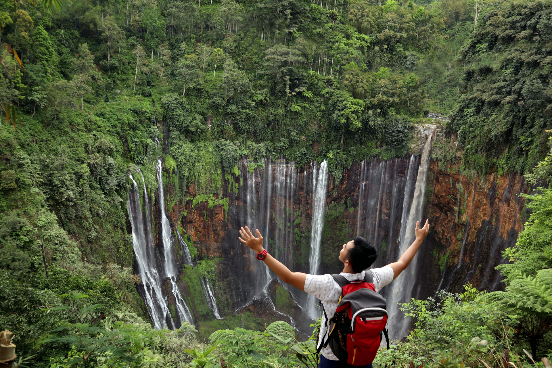Tumpak Sewu Waterfall dan Kabut Pelangi2.jpg