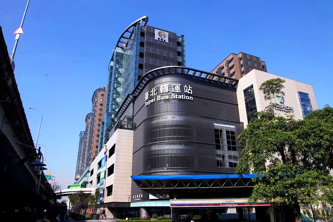 Taipei Scooter Rental: Pickup at Taipei Main Station aSCitYPY