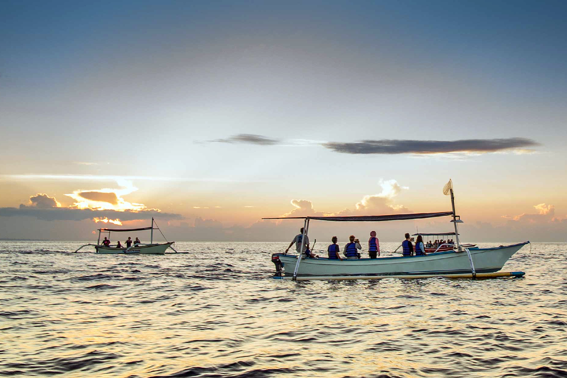 Dolphin watcing_sunrise lovina beach6.jpg