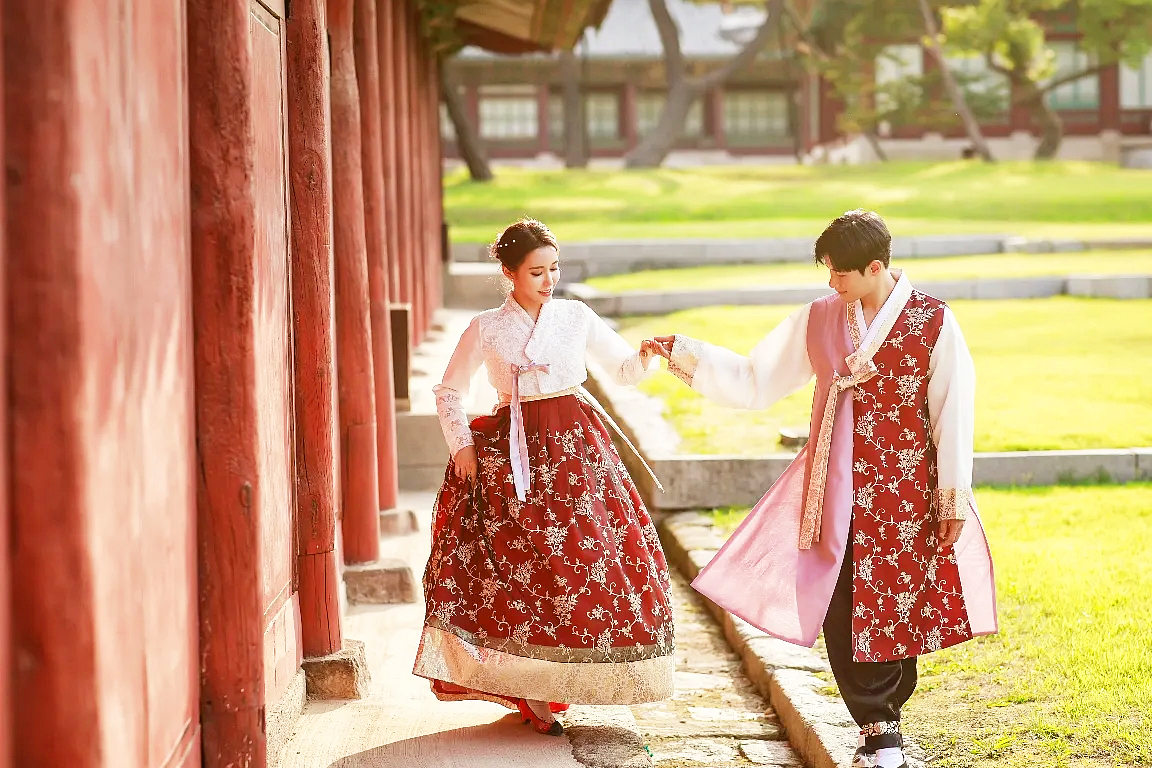 Hanbok Rental near Gyeongbokgung Palace by Dorothy Hanbok Agaep27A