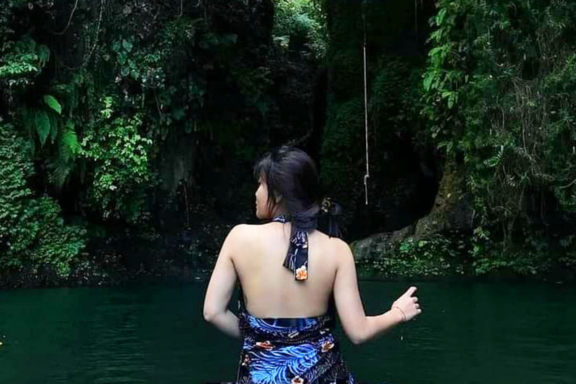 Birodarlar porno onalar Qizlar yigitning anusini silaydilar