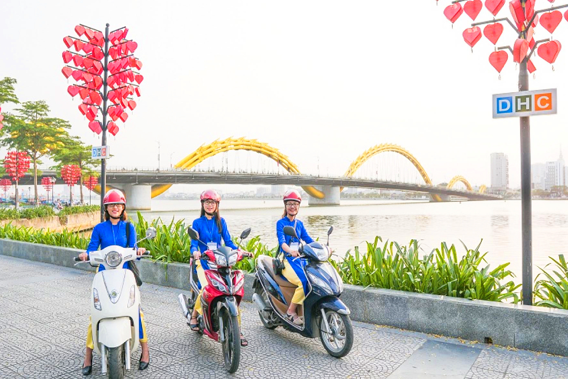 Da Nang City Private Tour and Han Cruise by Night with Aodai Rider joZB4c5S