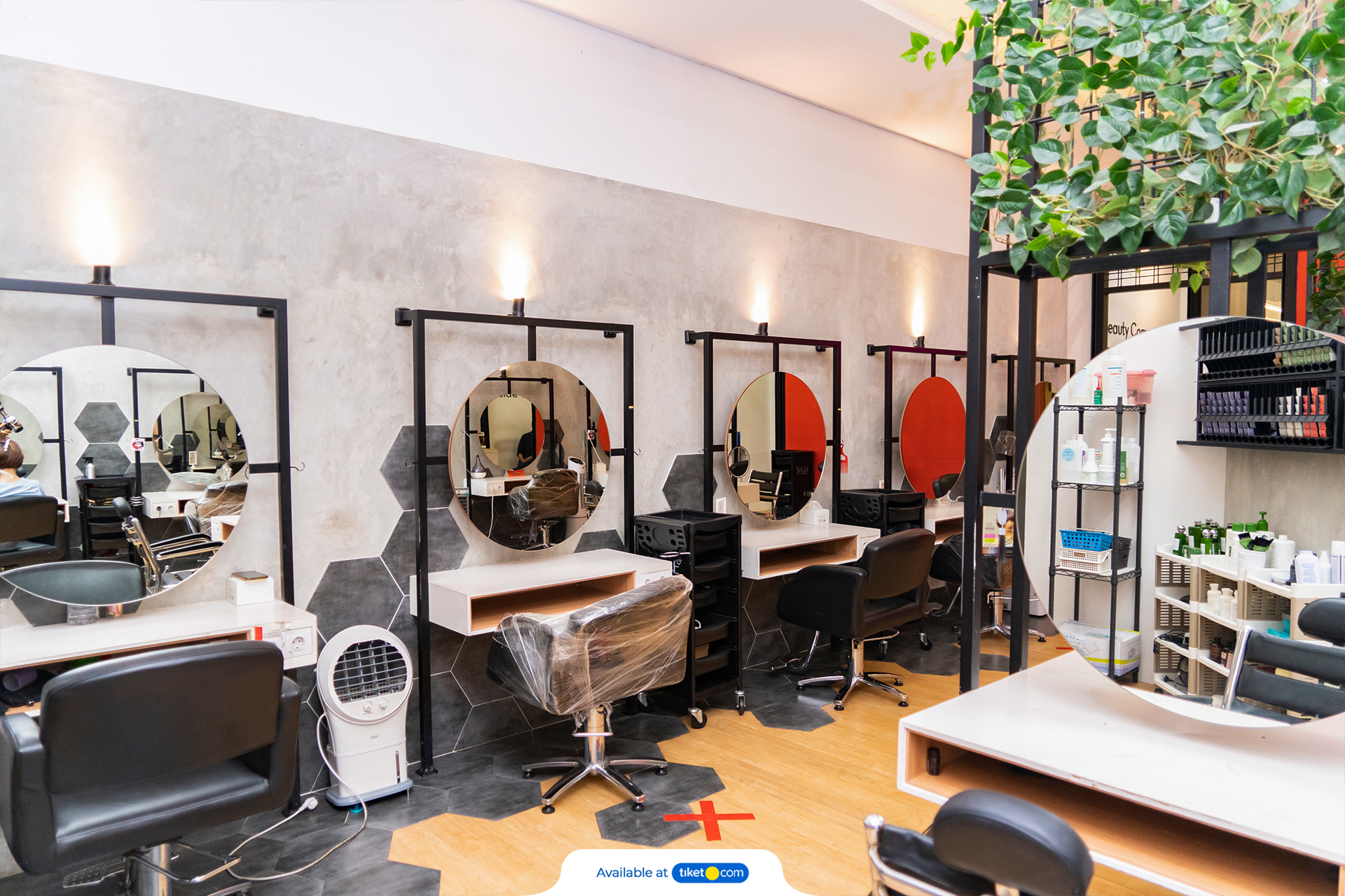tiket gorjes salon 14.jpg