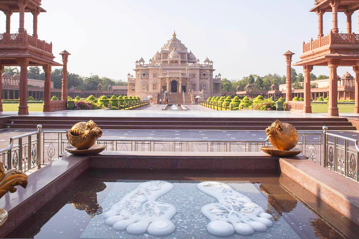 Private Car Charter in Ahmedabad 6954ib42
