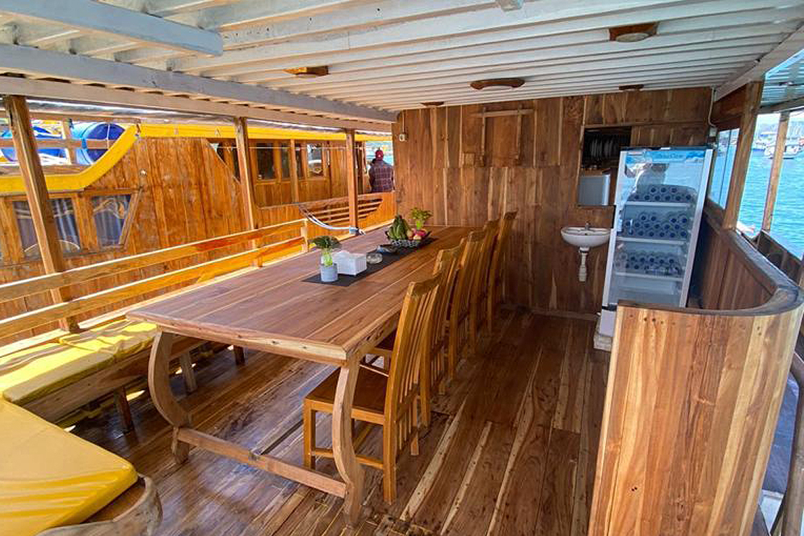 Deluxe Phinisi LOB Sailing By WeTravel3.jpg