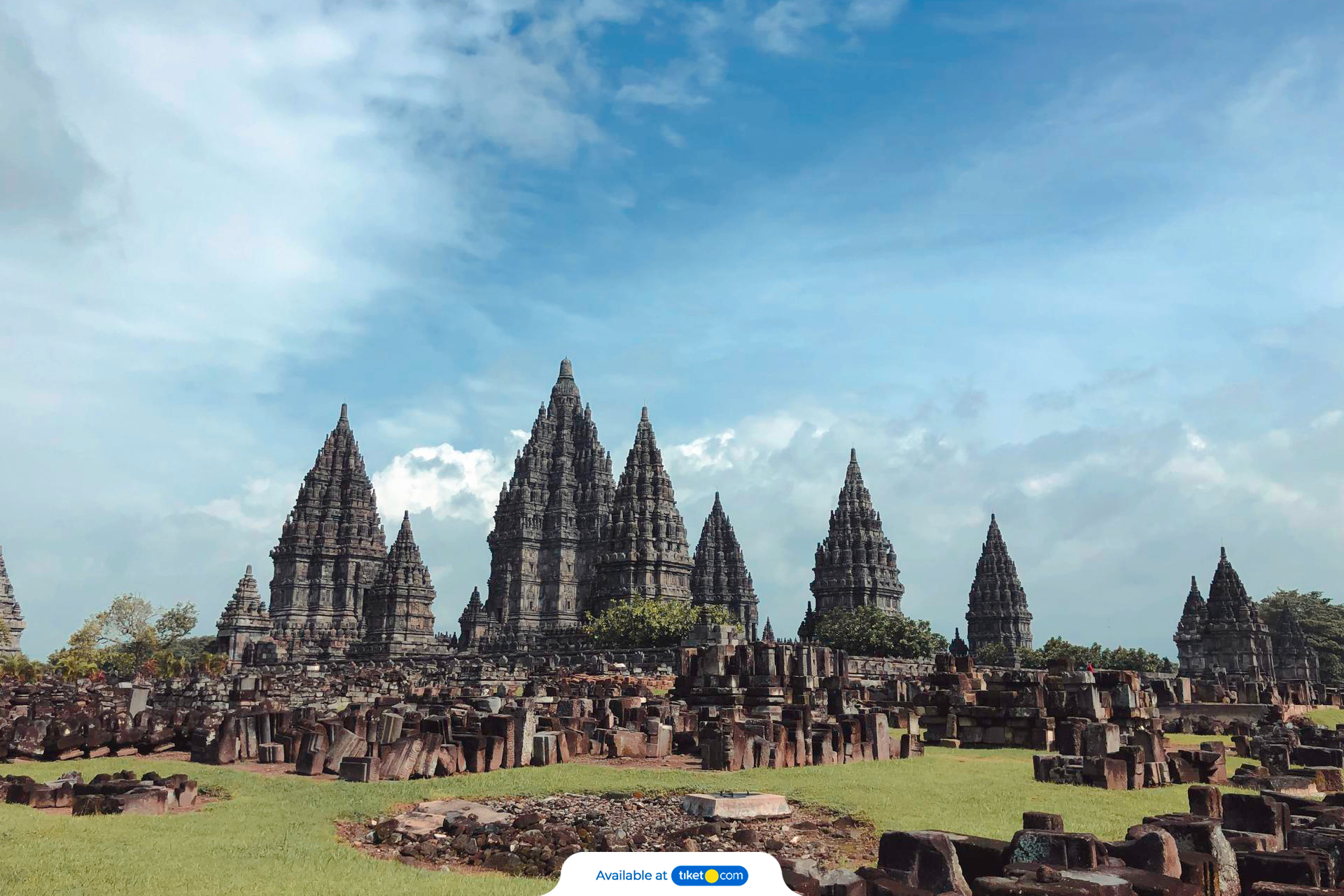 Prambanan temple (1).jpg