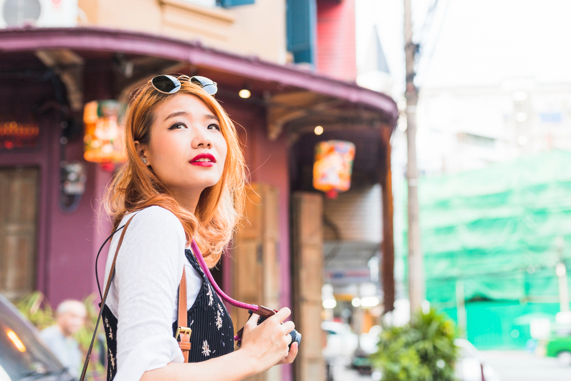 Asian tourist. Happy tourist for visa. Туризм в азии. Asian tourist. Юй эстер.
