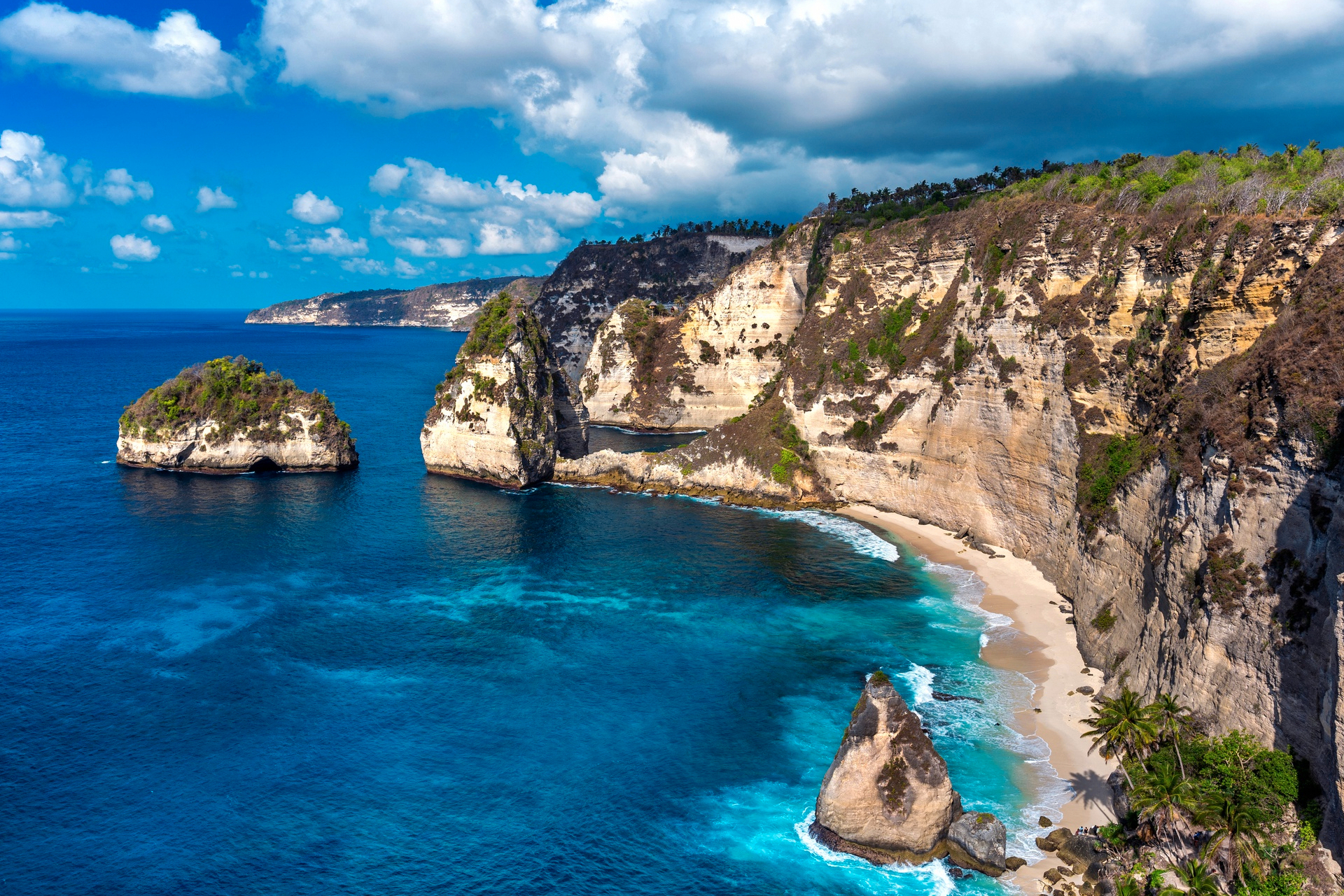 Nusa Penida Diamond Beach (1).jpg