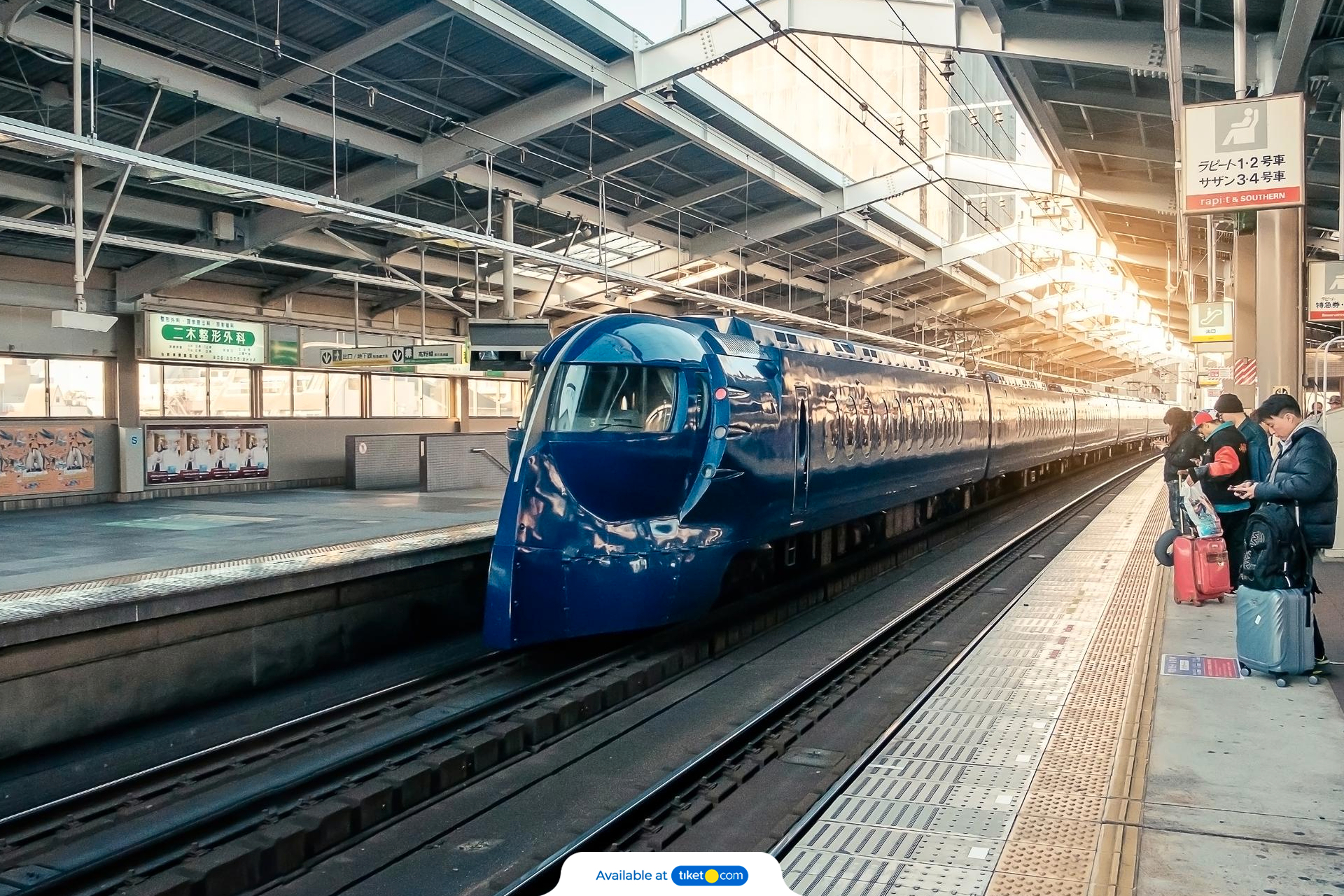 Japan Osaka train (2).jpg-backdrop