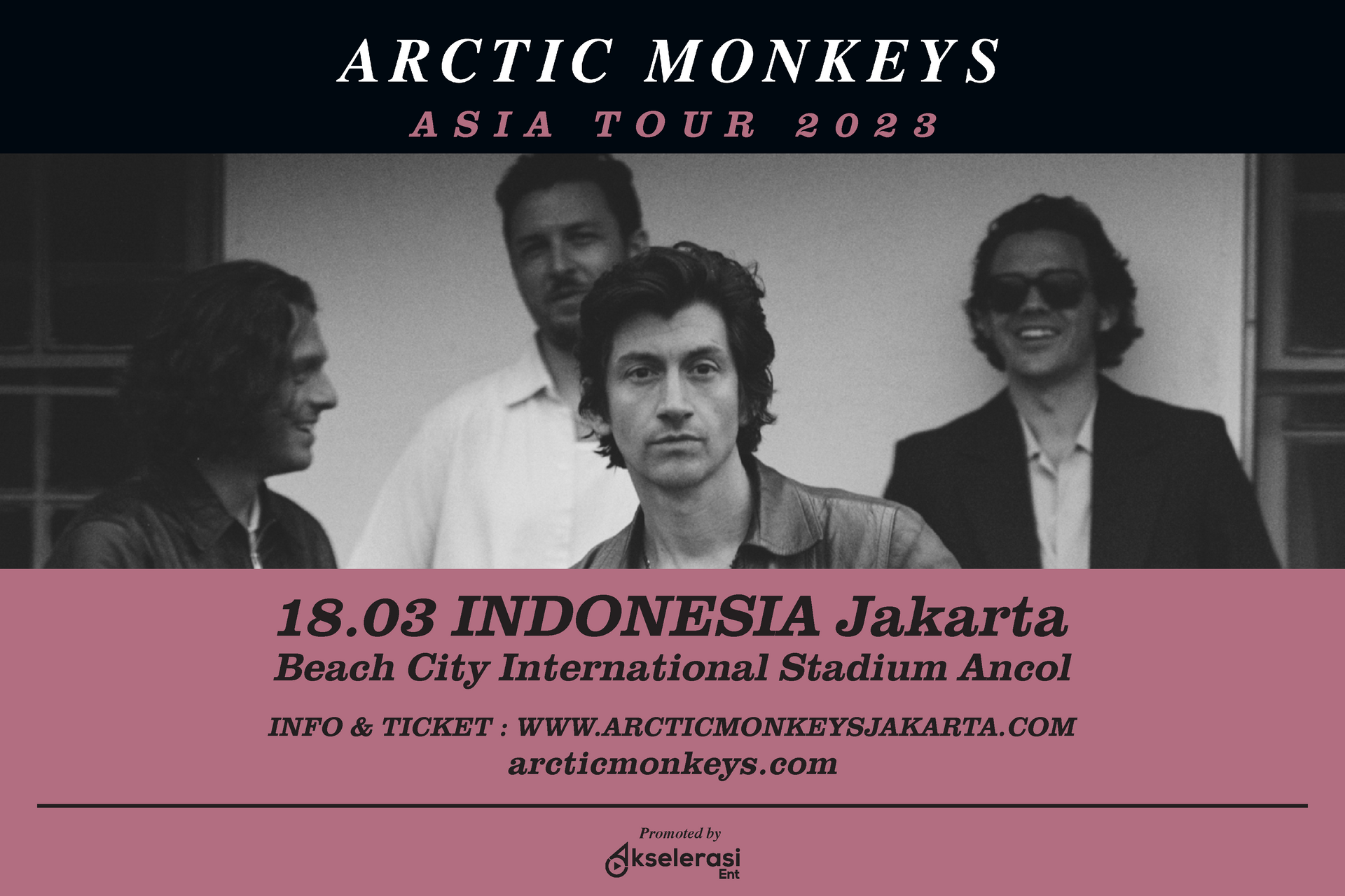 Arctic Monkeys menggelar konser di Beach City International Stadium Ancol
