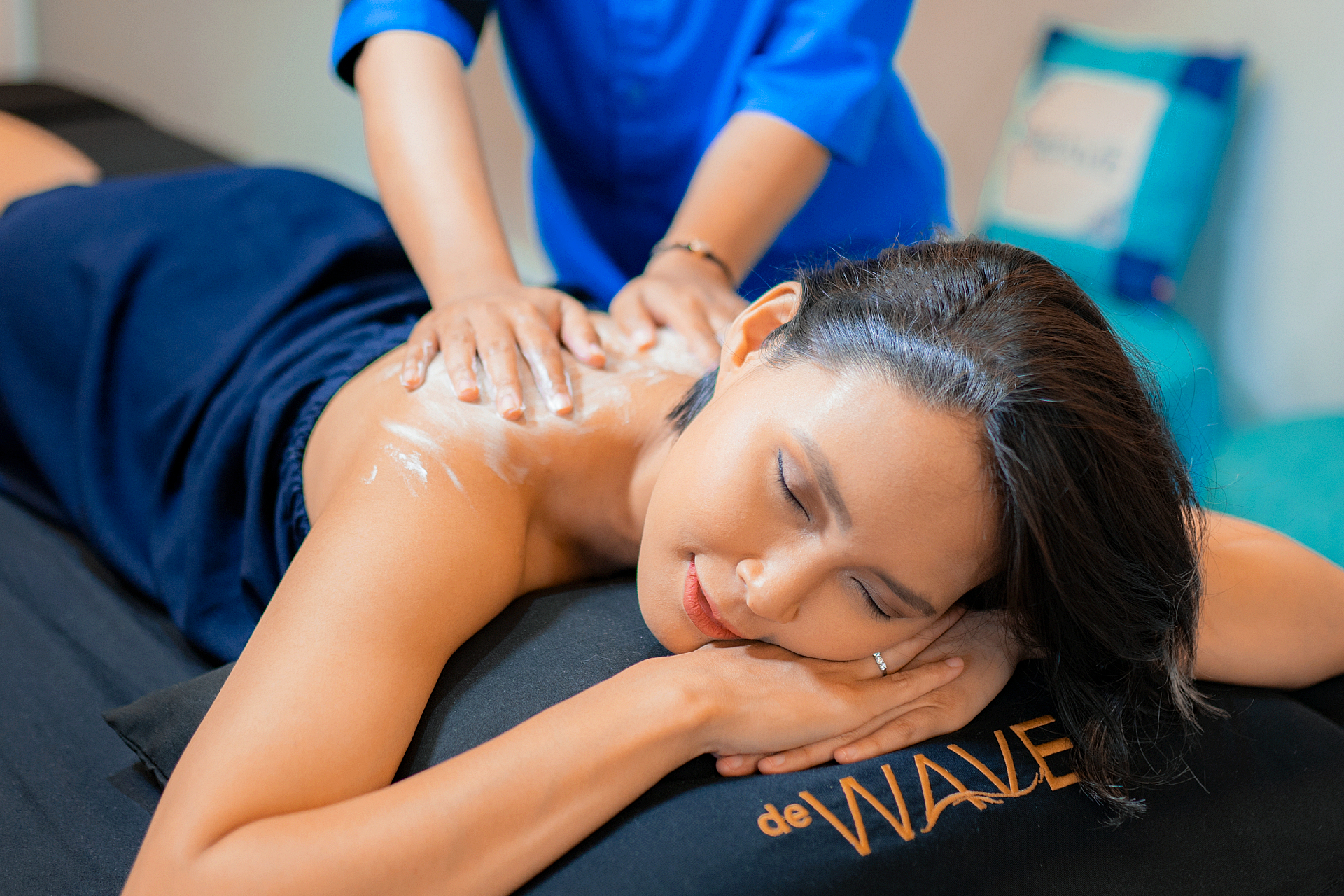 DE WAVE Family Massage & Reflexology PLAZA AMBARRUKMO o5l0Qkie-backdrop