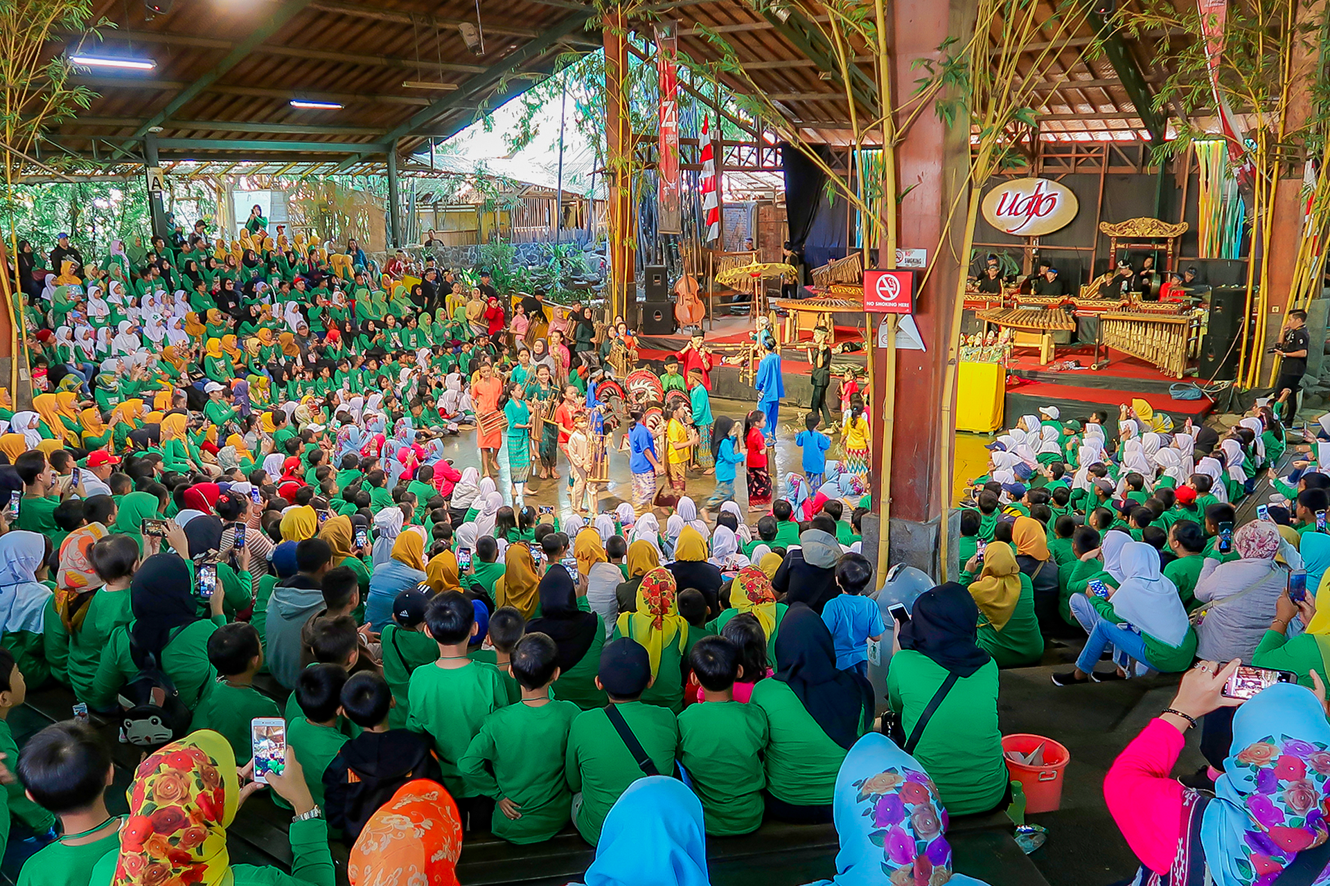 Saung Angklung Udjo BgfoYfLu