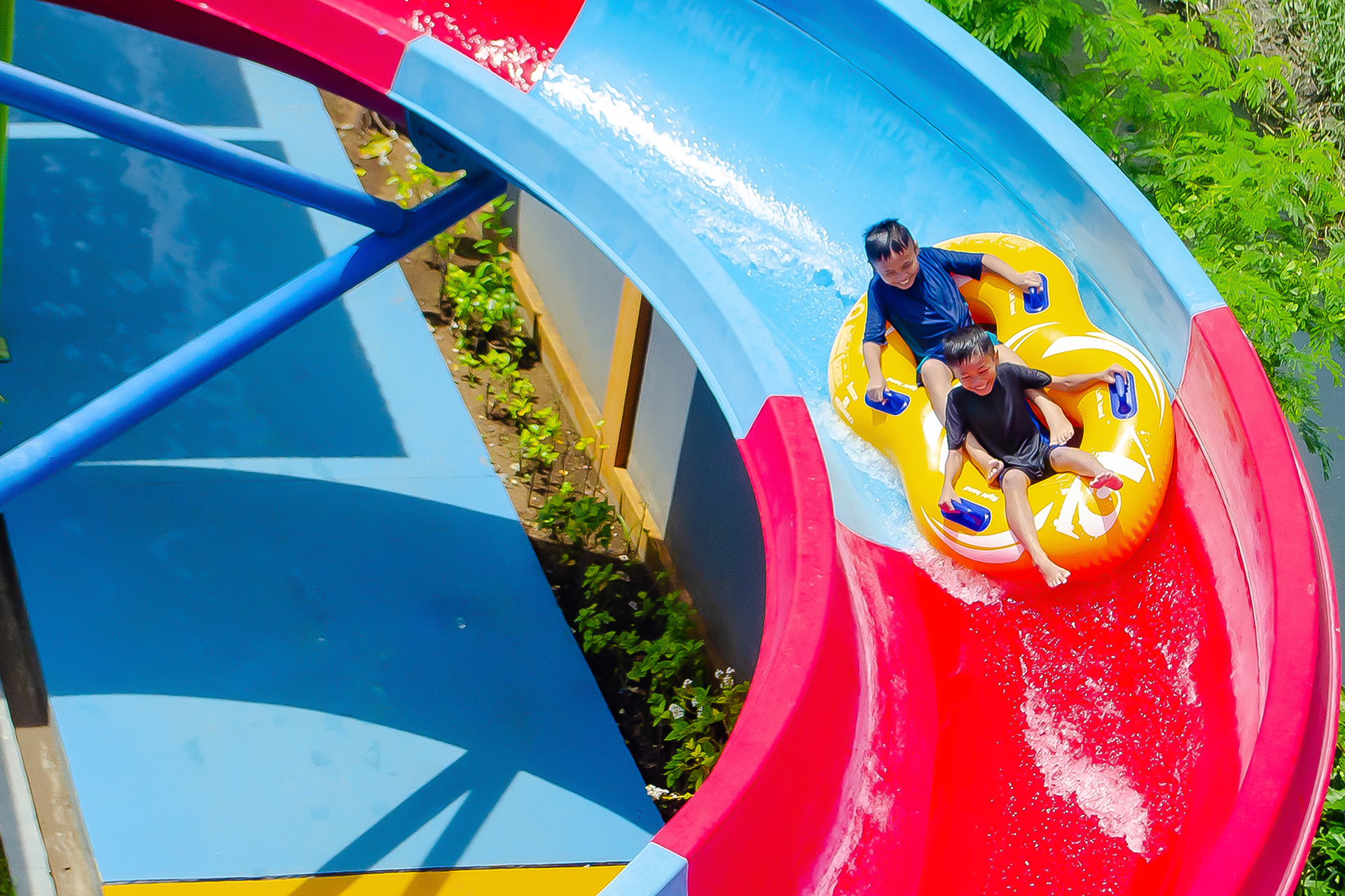 Puri Surya Jaya Splash Waterpark QHEzFL5M