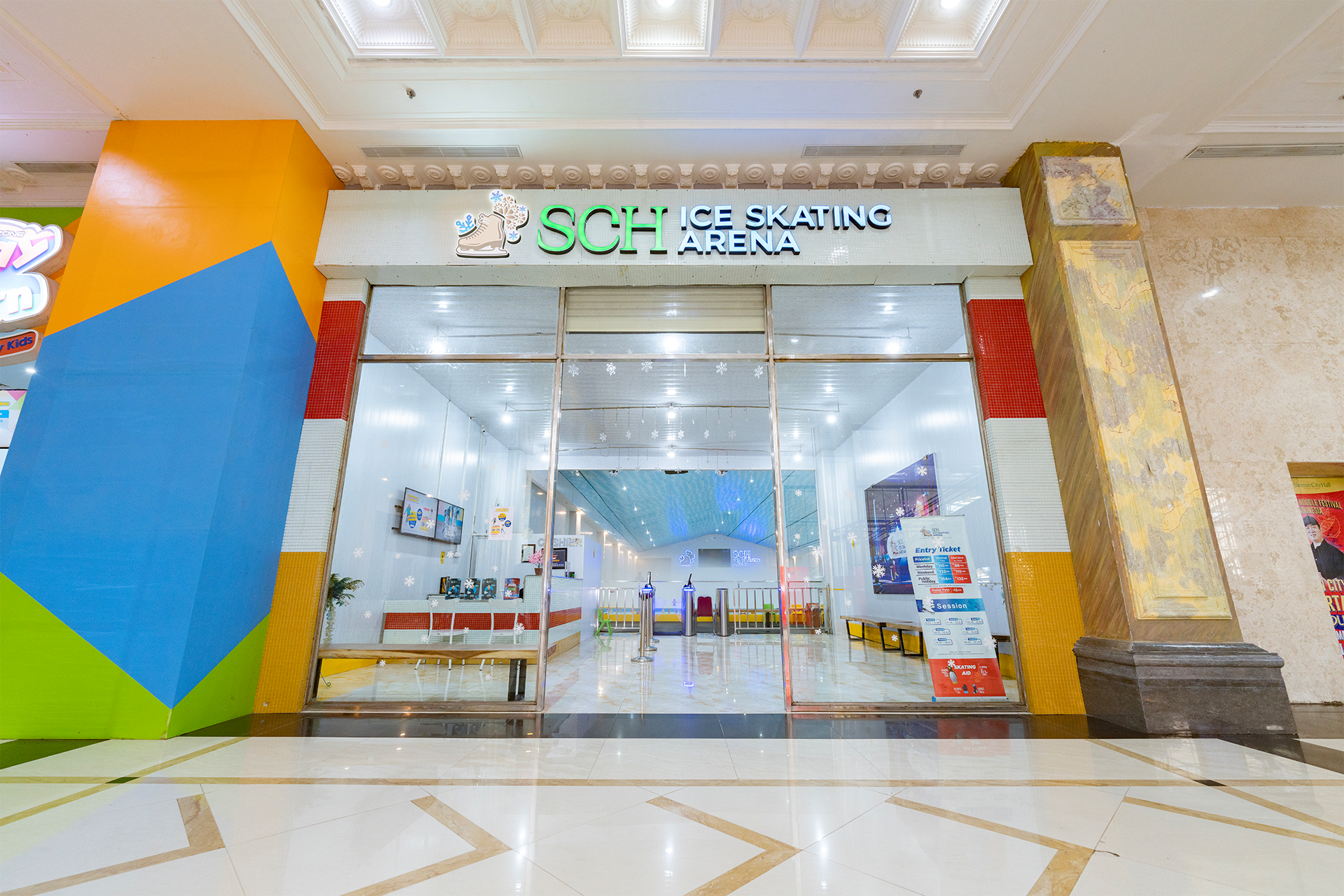 SCH Ice Skating Arena I2GdYhNA