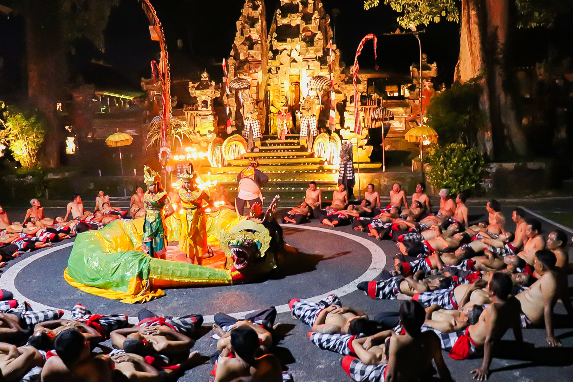 Ubud Kecak & Fire Dance Show JL. Tirta Tawar wFae3ozm