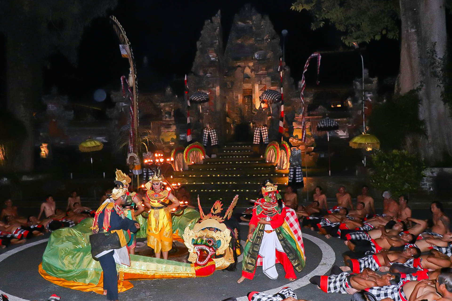 Ubud Kecak & Fire Dance Show JL. Tirta Tawar CyiRKDbz