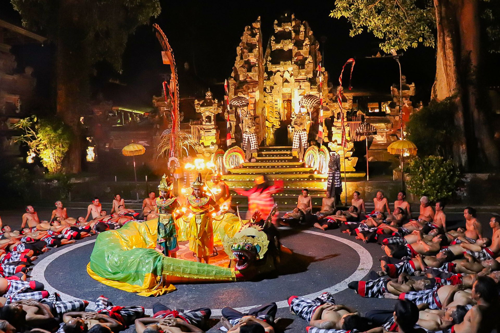 Ubud Kecak & Fire Dance Show JL. Tirta Tawar MGeAJqpv