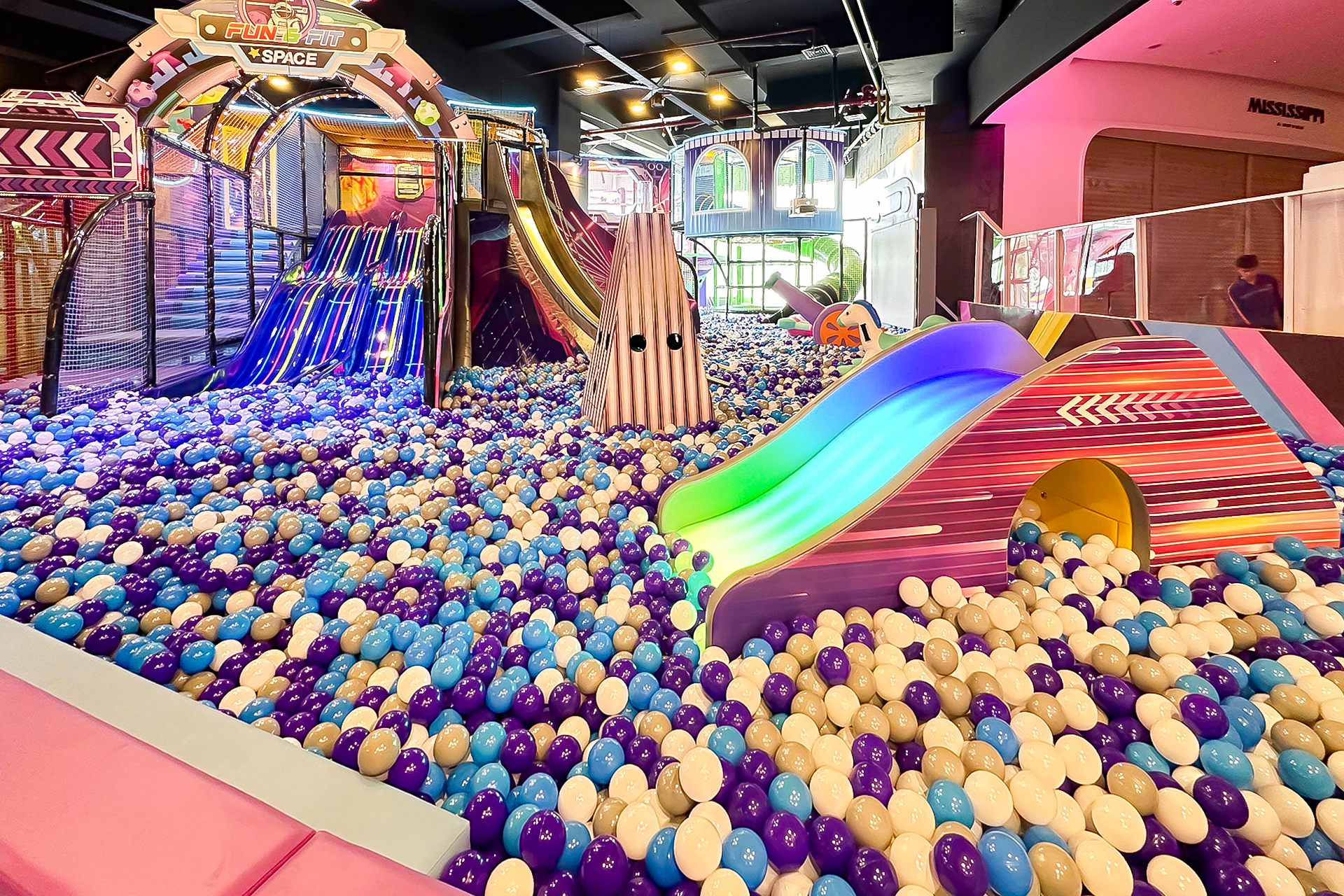 Fun & Fit Adventure Kendari PlS8650q-backdrop