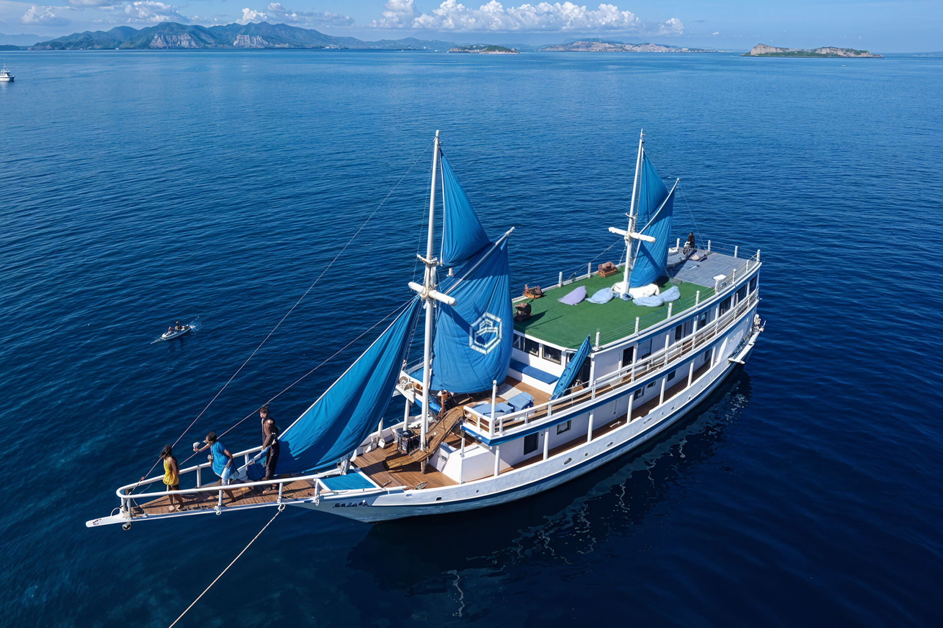 3D2N Deluxe Phinisi LOB Sailing by WeTravel xHAk7sra-backdrop