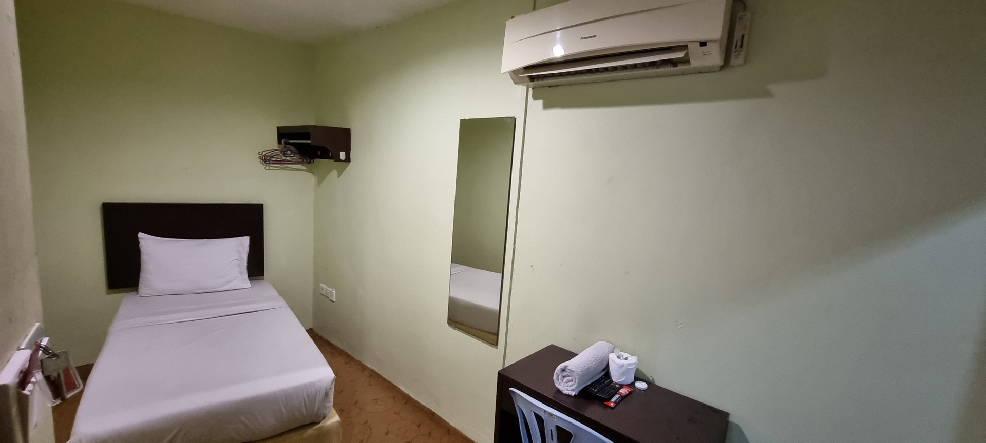 Queen Standard Room