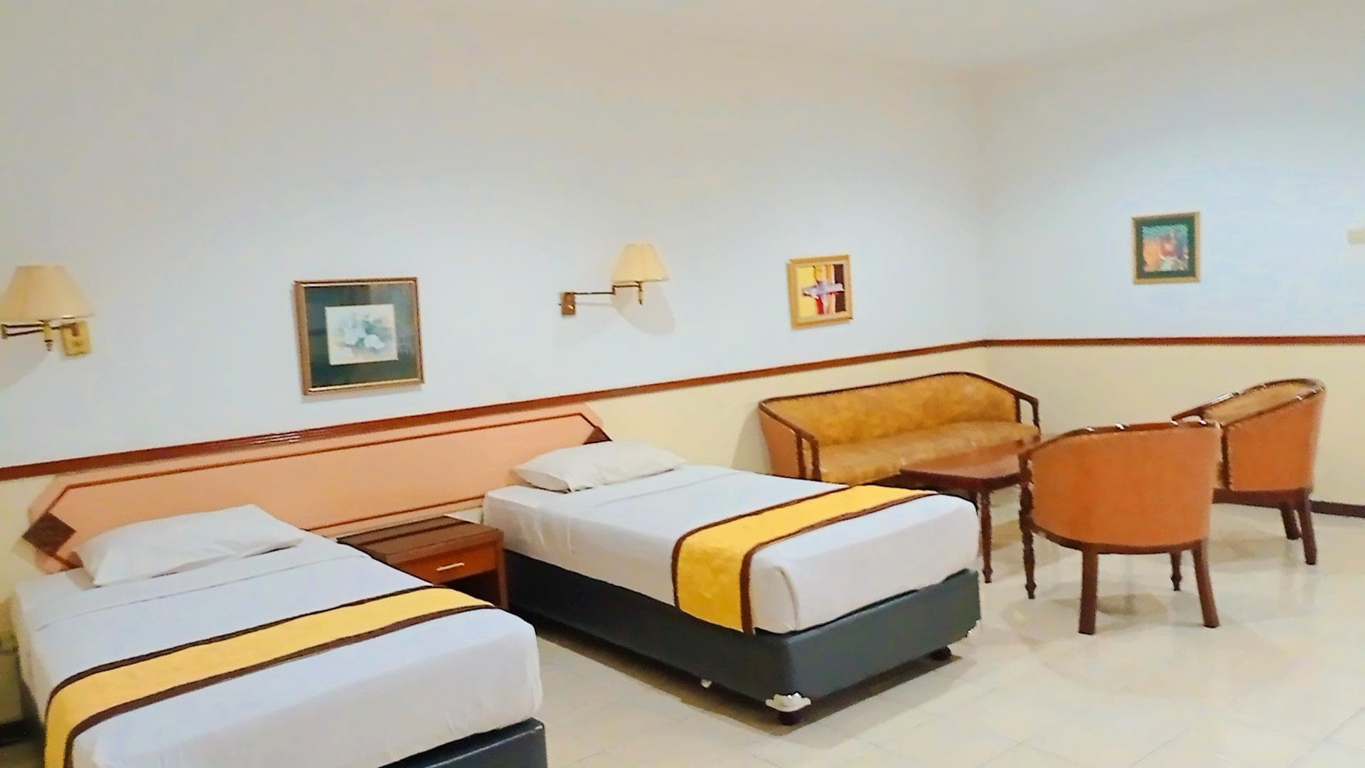 Kamar Keluarga Double atau Ranjang Lain