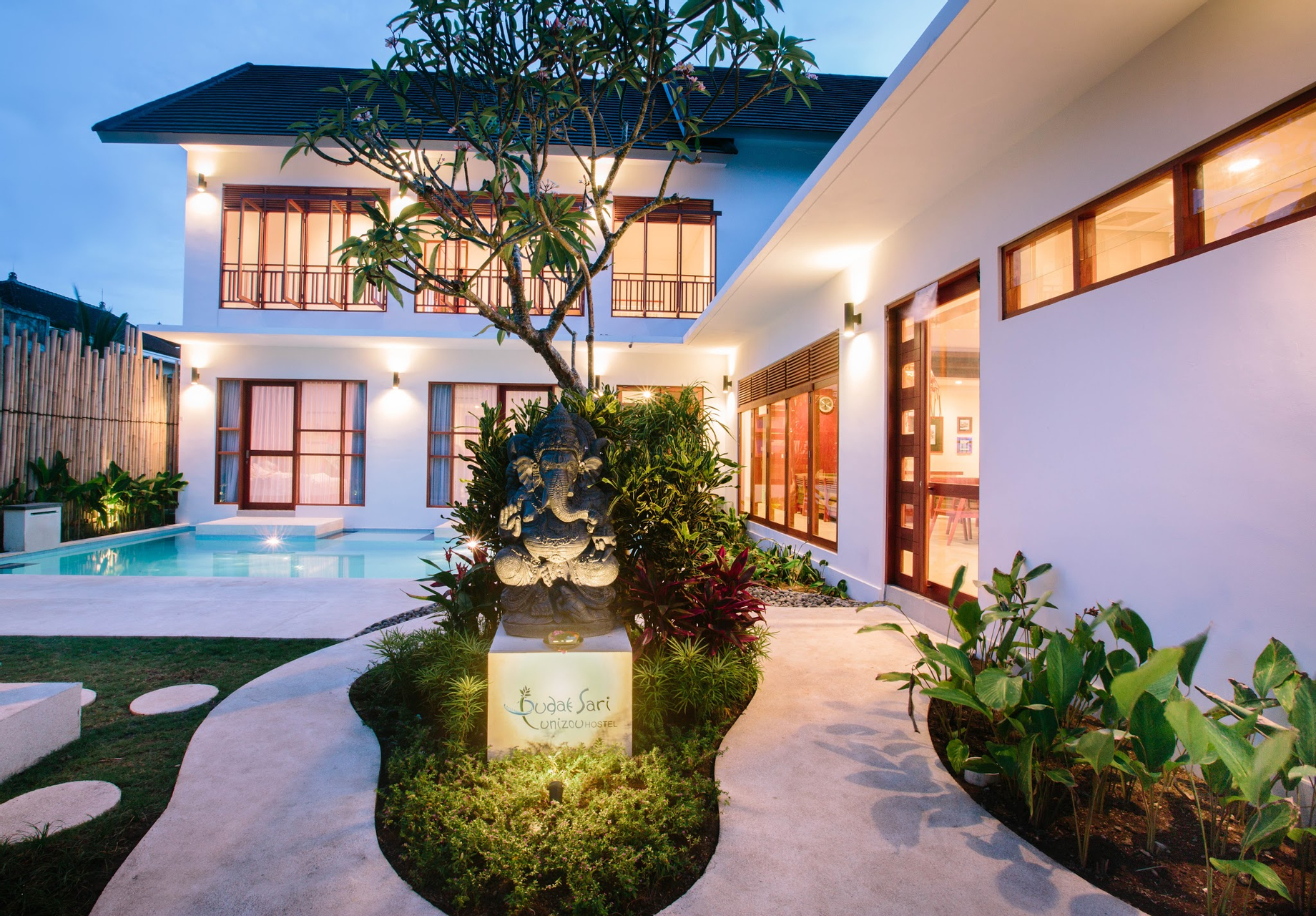 Pudak Sari Unizou Hostel, Badung
