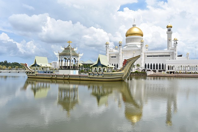 What to see in Kampong Ayer: museums, viewpoints, and everyday scenes worth slowing down for