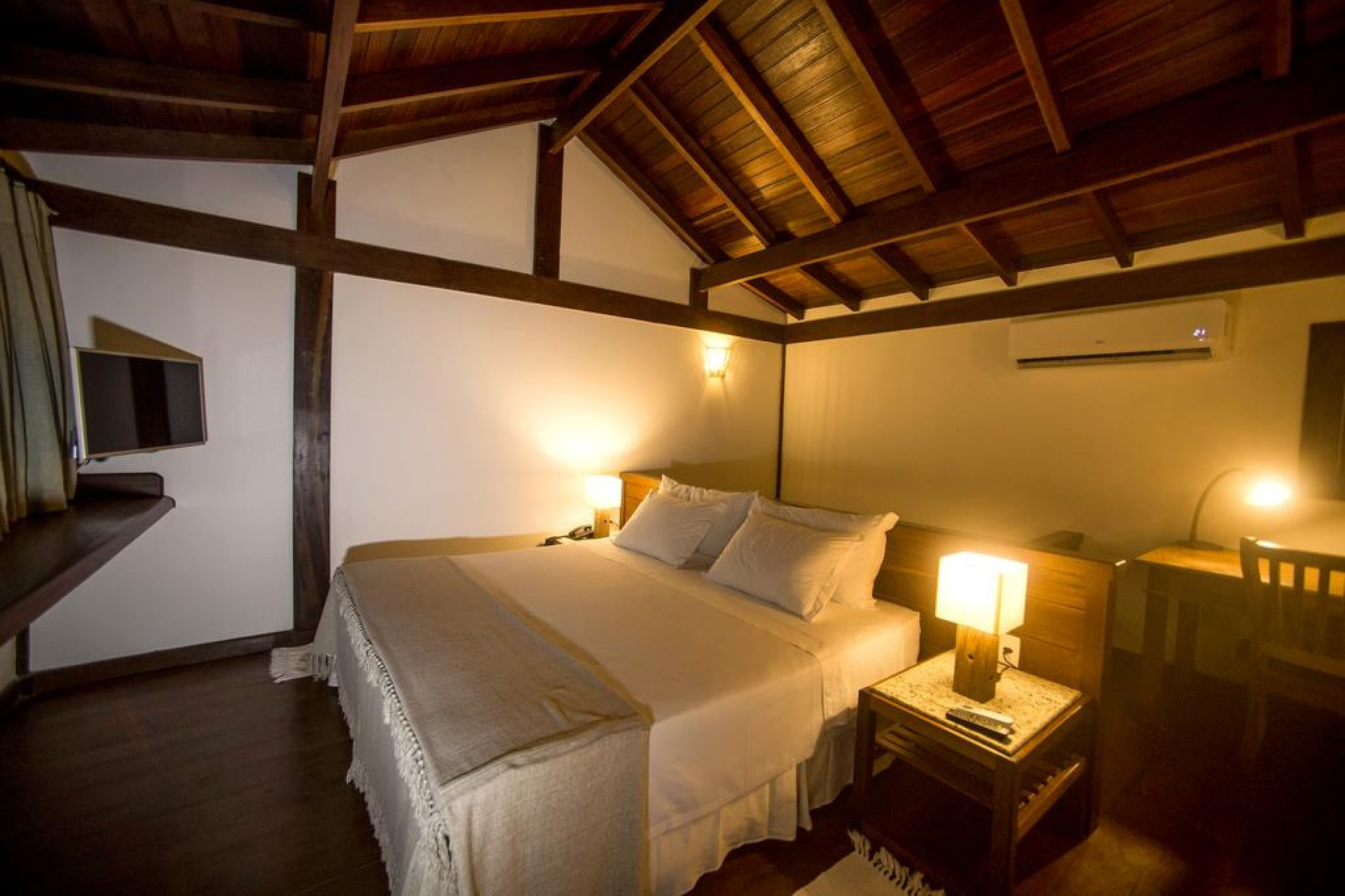 WITH MEZANINO KING SIZE BED AND BED CAPACITY 3
