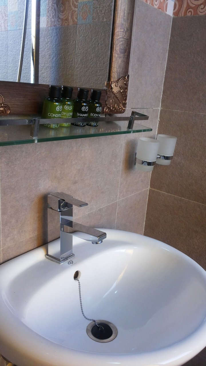 Bathroom sink 31