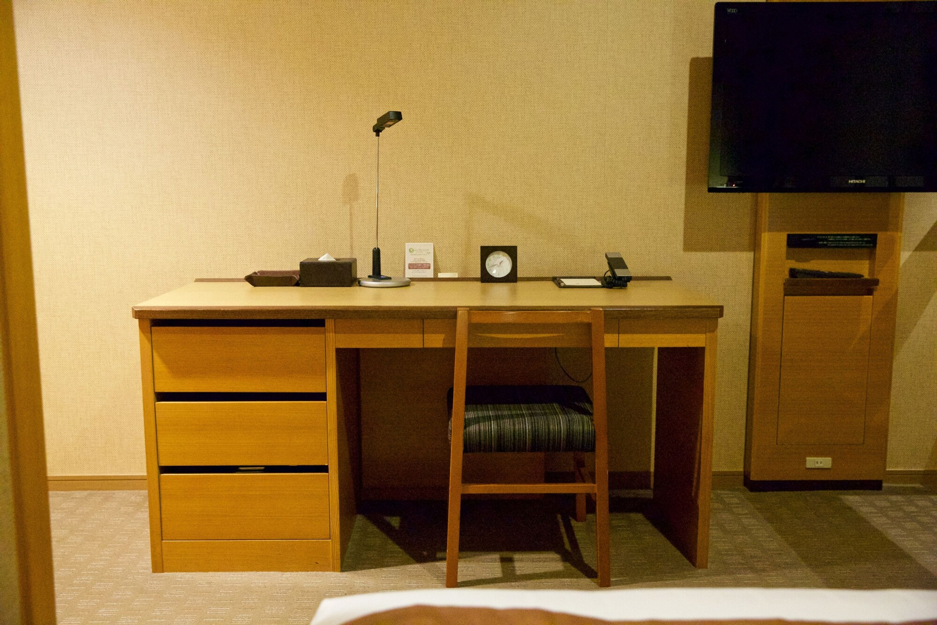 In-Room Business Center 35