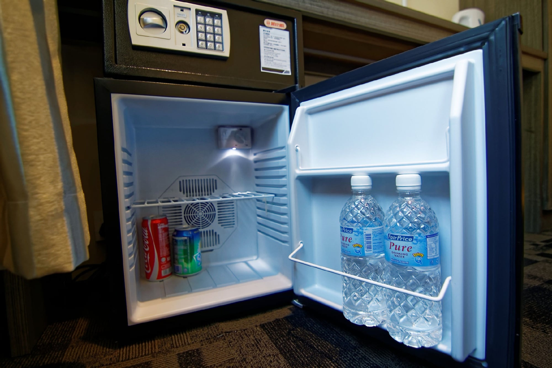 Mini-refrigerator 11