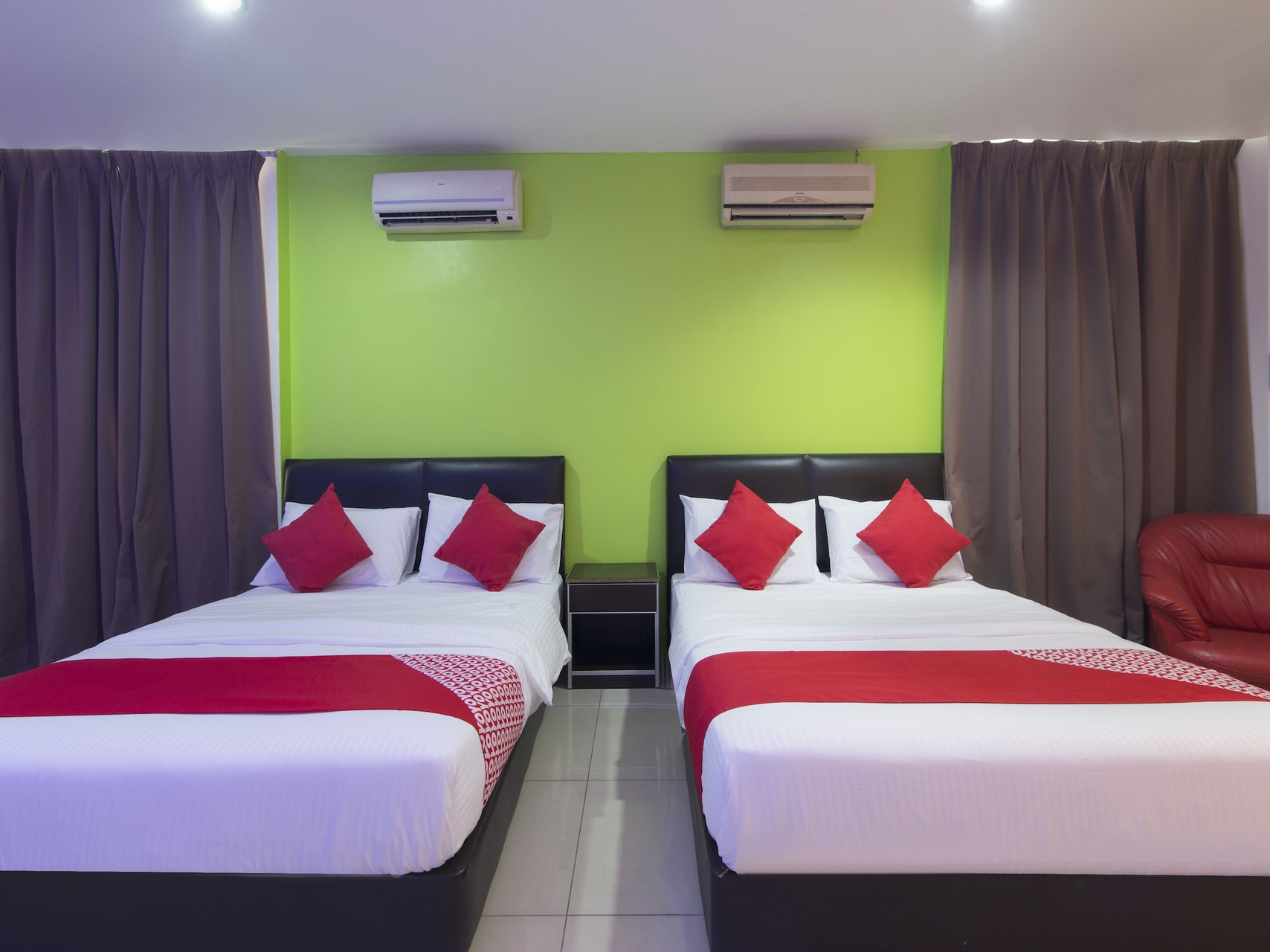 Bedroom 1, OYO 44072 Mines Cempaka Hotel, Seremban